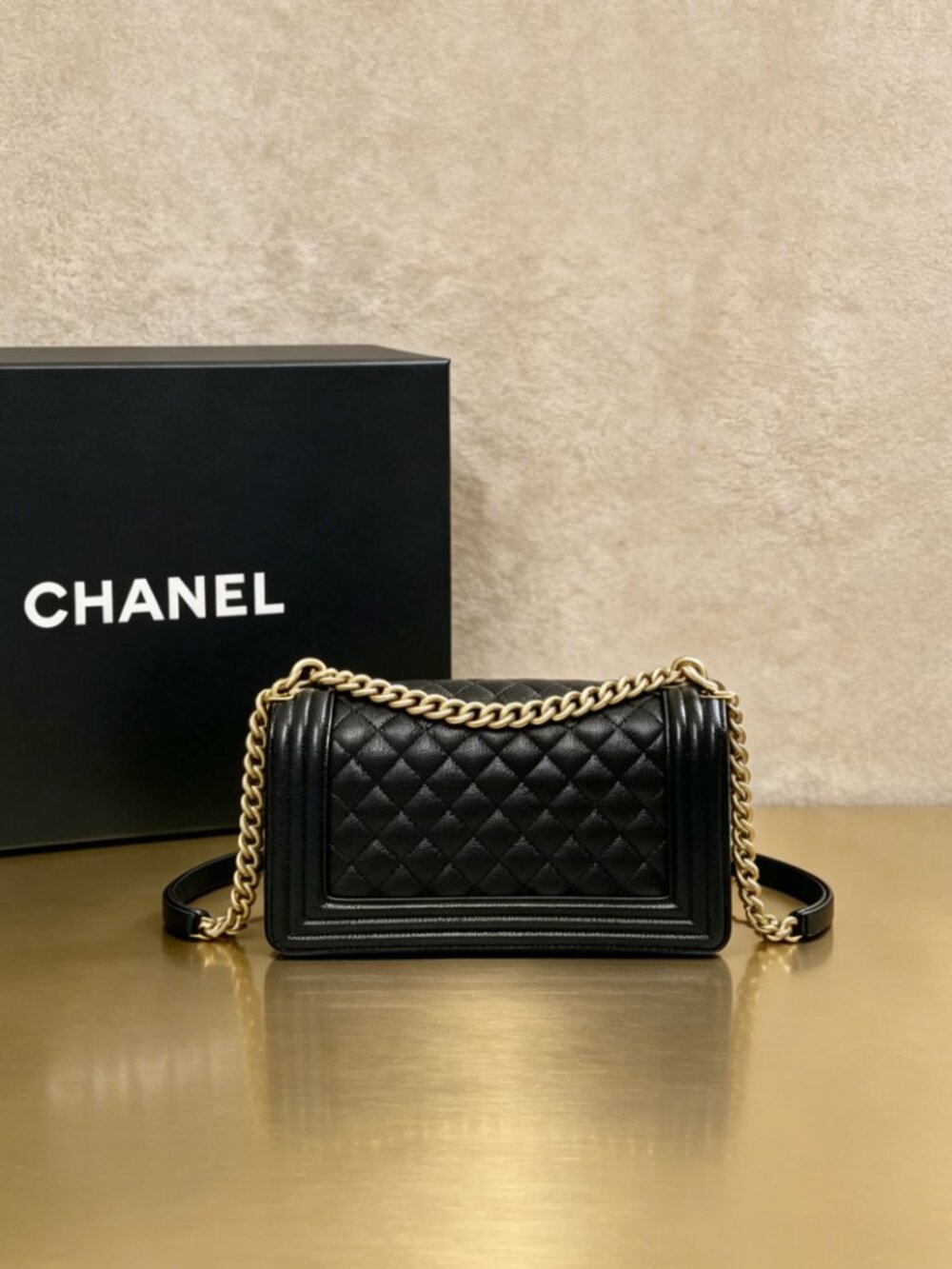 Chanel Boy Medium in Quilted Lambskin - Picture 3 of 5